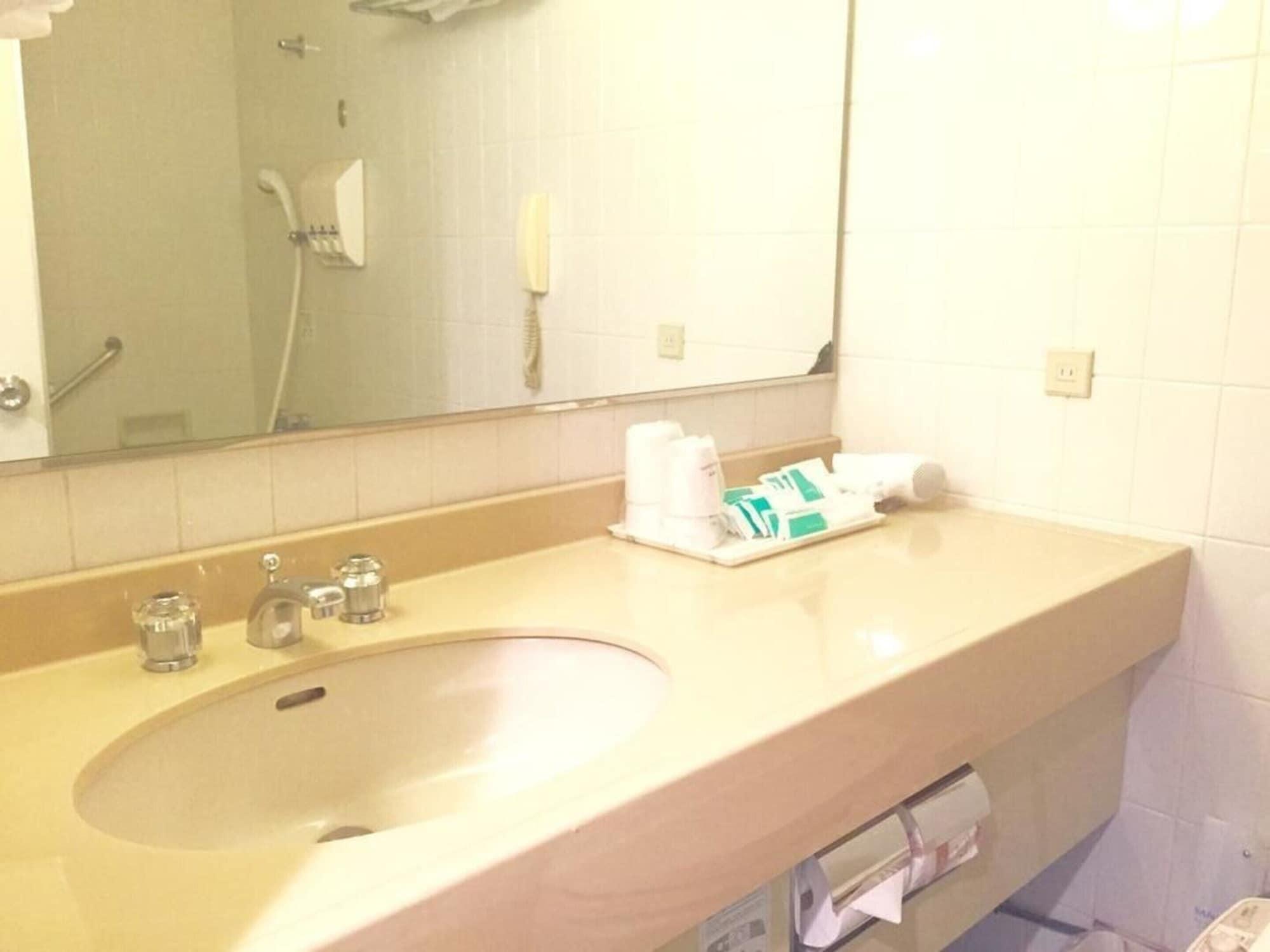 Hotel Green Tower Makuhari Тиба Экстерьер фото