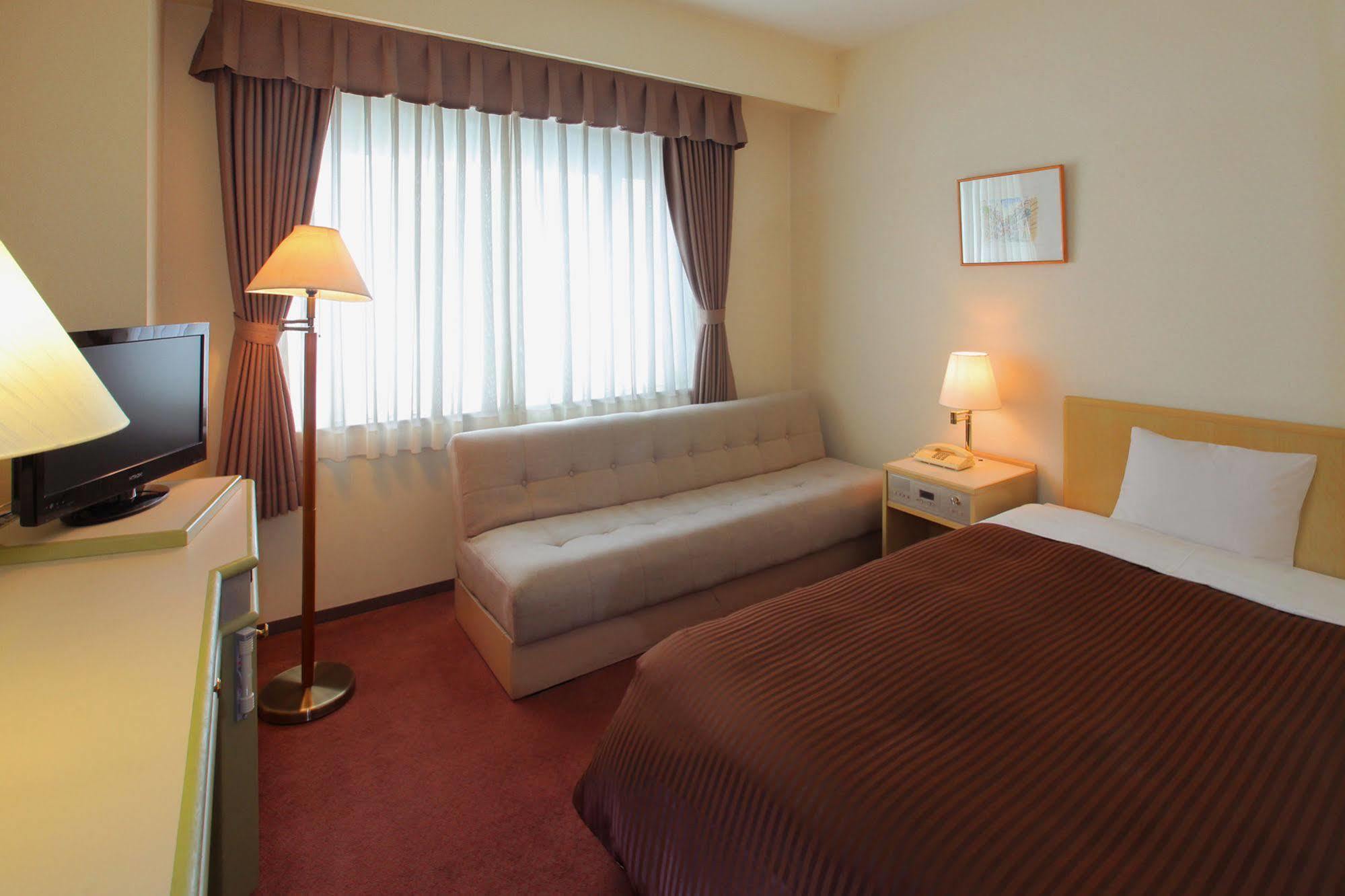 Hotel Green Tower Makuhari Тиба Экстерьер фото