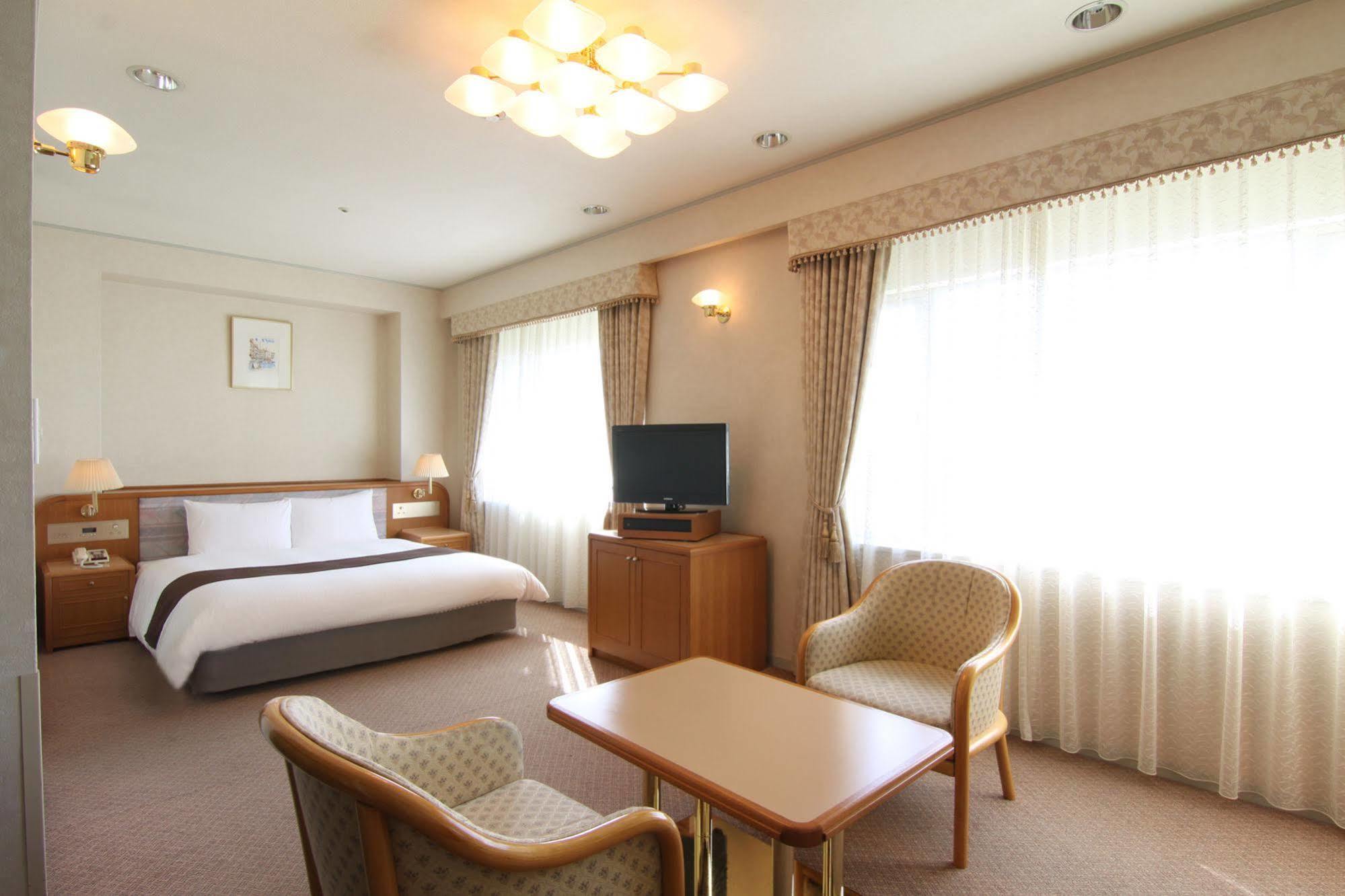 Hotel Green Tower Makuhari Тиба Экстерьер фото