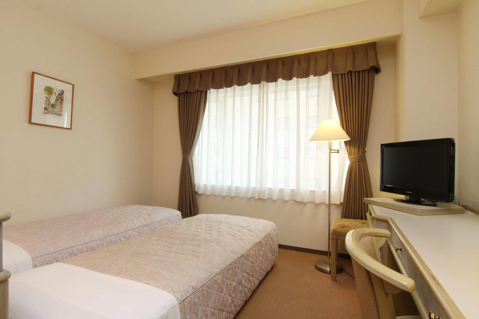 Hotel Green Tower Makuhari Тиба Экстерьер фото